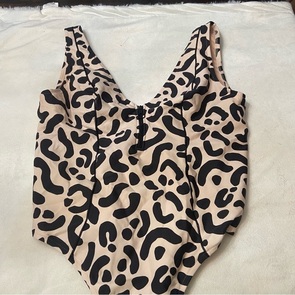 New! Victoria's Secret Swim Sports Leopard Print One-Piece Swimsuit 3695 - Picture 3 of 9